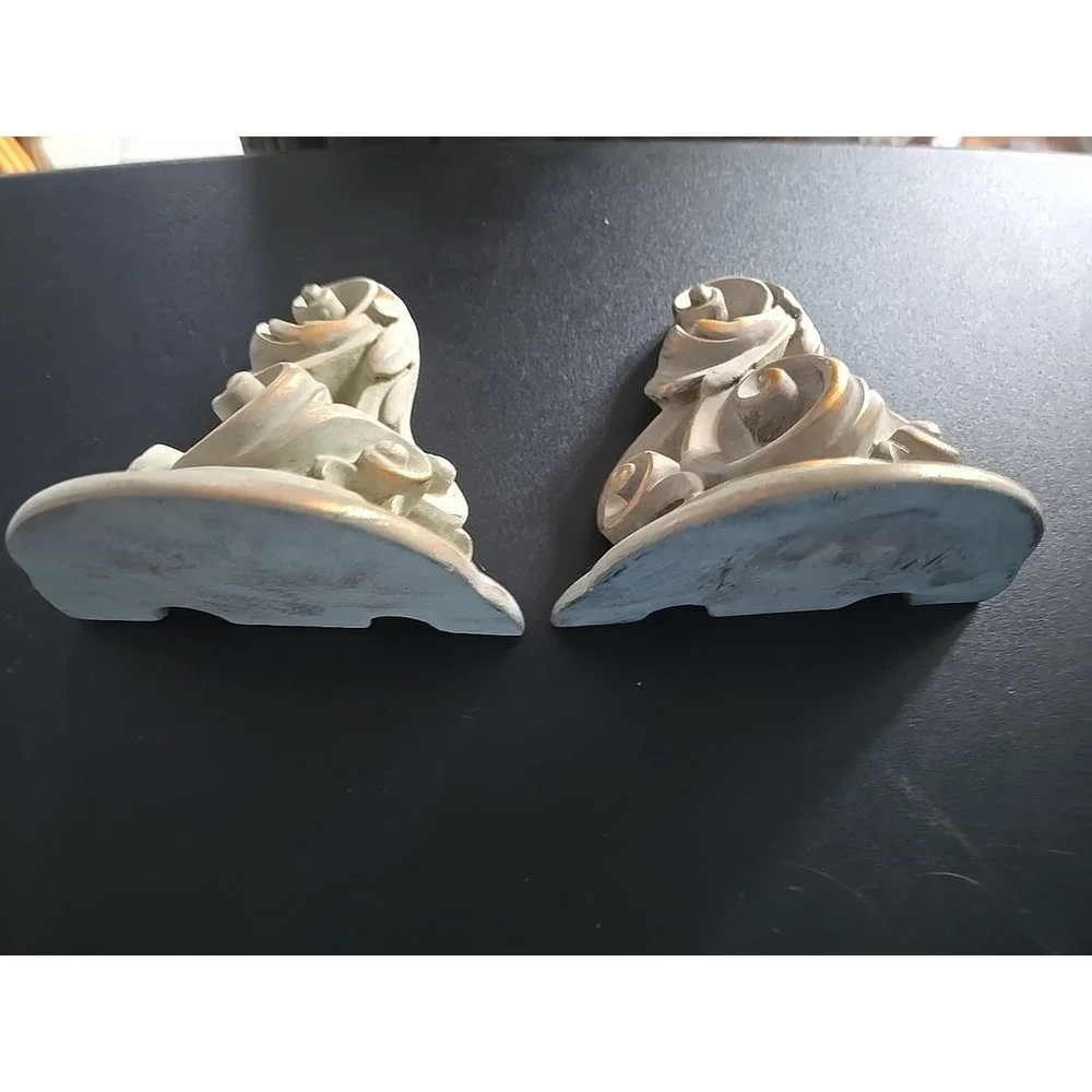 Italian Rococo Style Carved Giltwood Wall Bracket Wall Corbel Wall Shelf Pair
